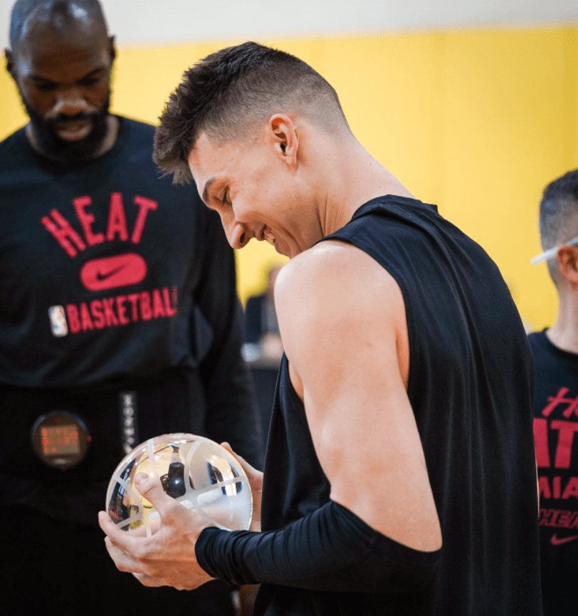 开云app-包含重磅！上海久事清晨伤情更新迈阿密热火围绕德甲临场应变，费耶诺德集结日造点机会的词条